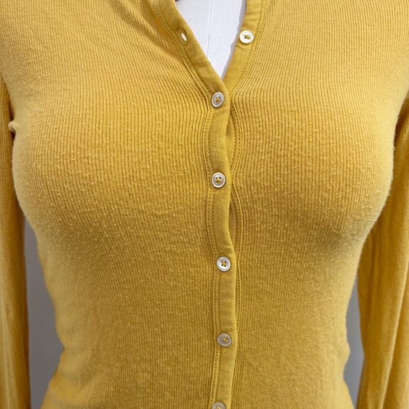 🌷SALE Wilfred Aritzia Oceane Ribbed Shirt Size XS Yellow Modal Soft - Picture 3 of 16